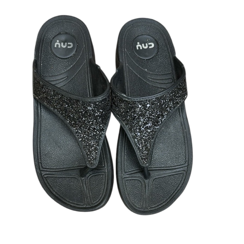 Black Sandals with Glitter Thong Strap and Contoured Footbed size 7